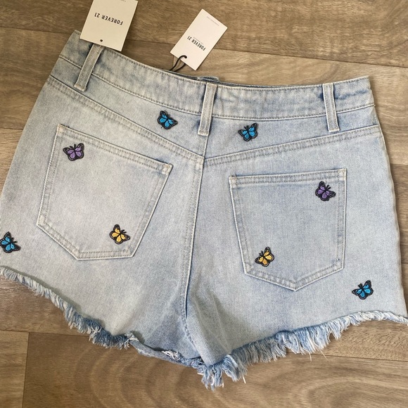 BNWT forever21 jean shorts with butterfly design - Picture 3 of 3
